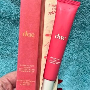 Dae Cactus Fruit 3-in-1 Styling Cream - Pink